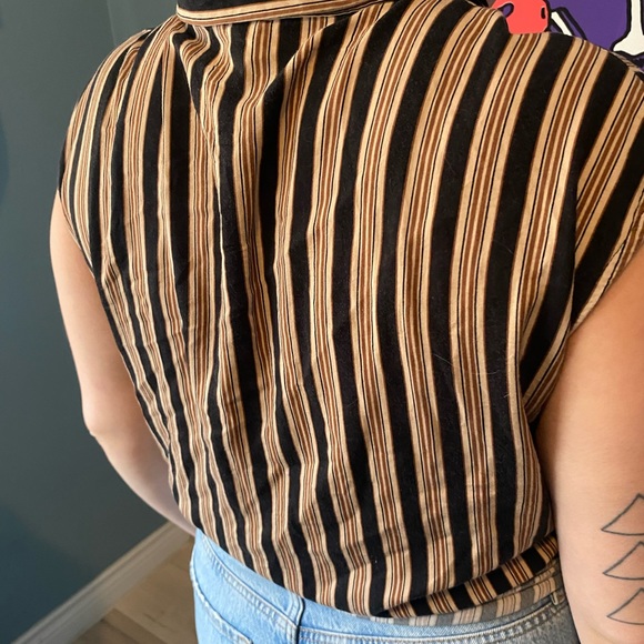 Sleeve less Blouse - Picture 4 of 8